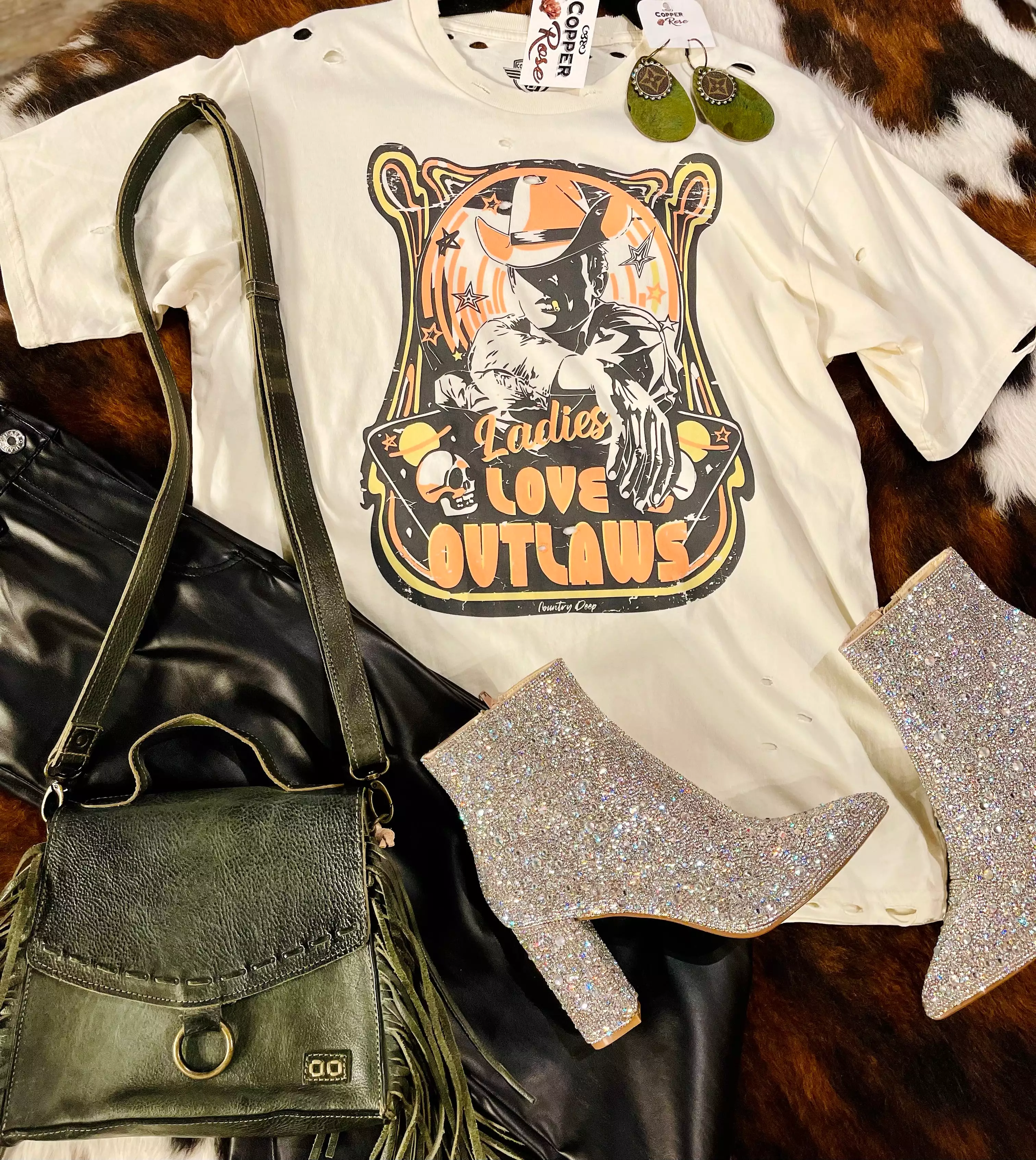 Ladies Love Outlaws Distressed Tee