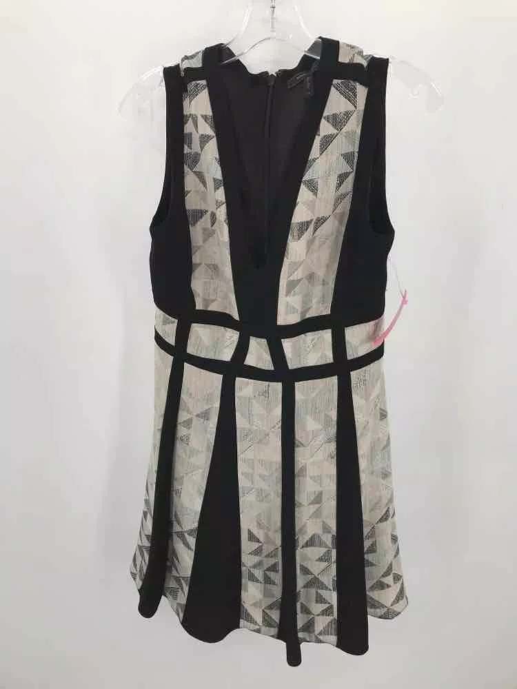 Pre-Owned BCBG Black Size 8 Knee Length Sleeveless Dress